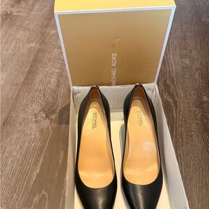 Michael Kors Black Leather Pointed Toe Pumps